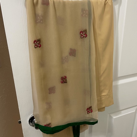 Pakistani/Indian Shalwar kameez dupatta - Picture 6 of 16